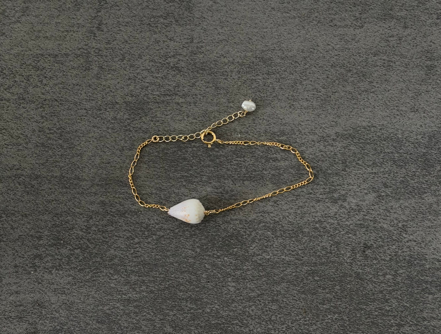 Dwarf cone bracelet