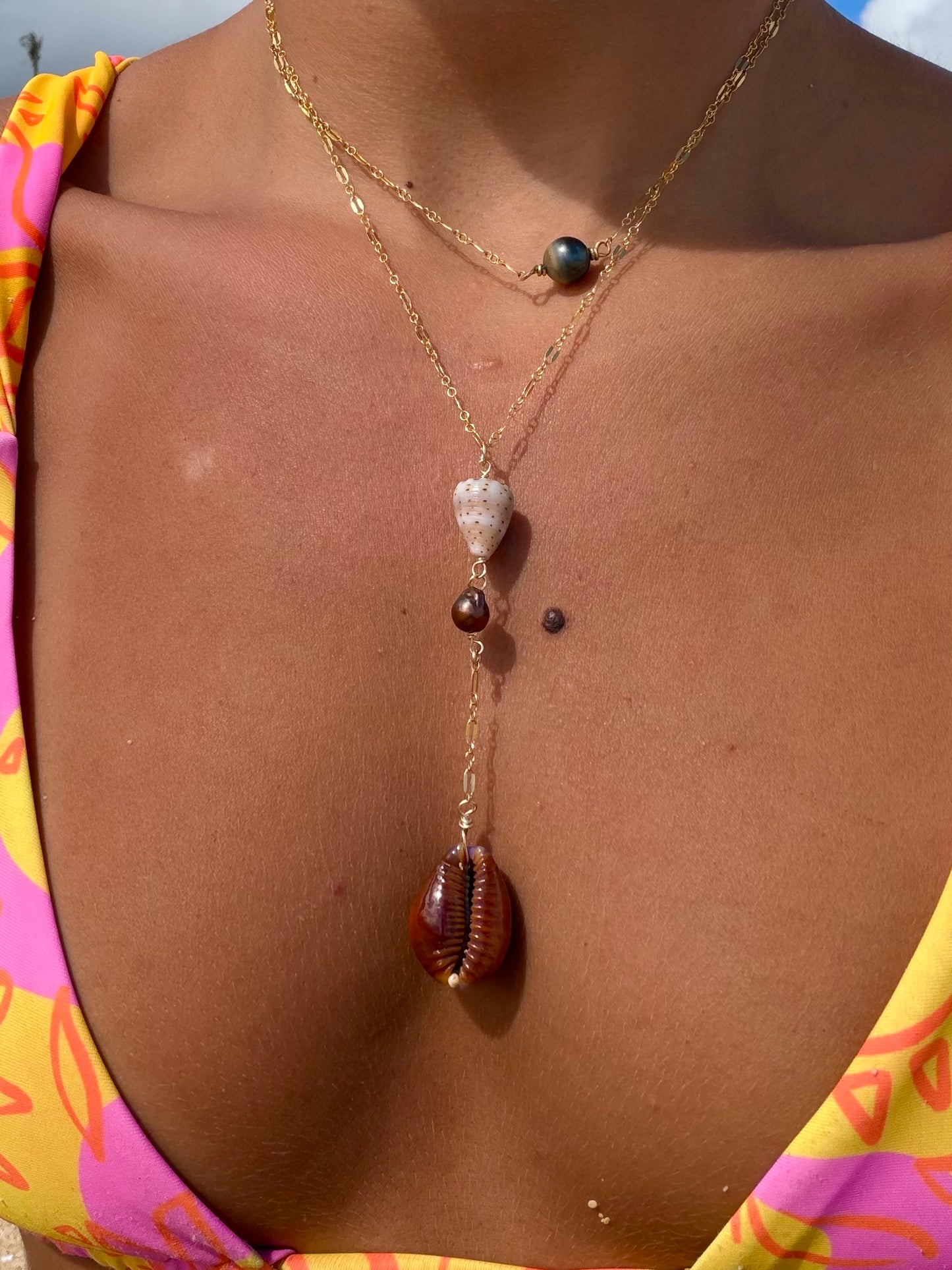Dark cowrie drop necklace